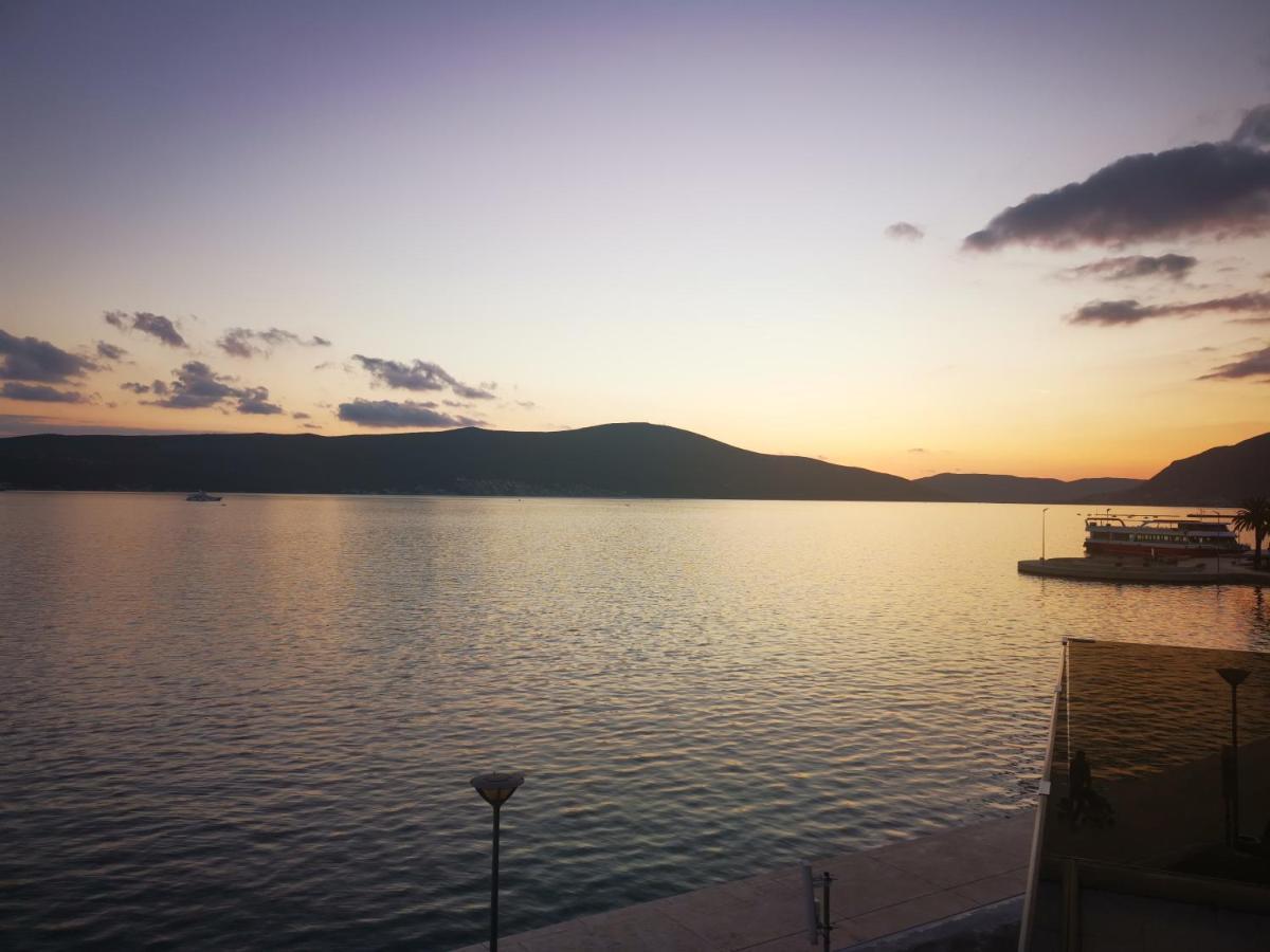 Seafront Apartments Tivat Exteriör bild